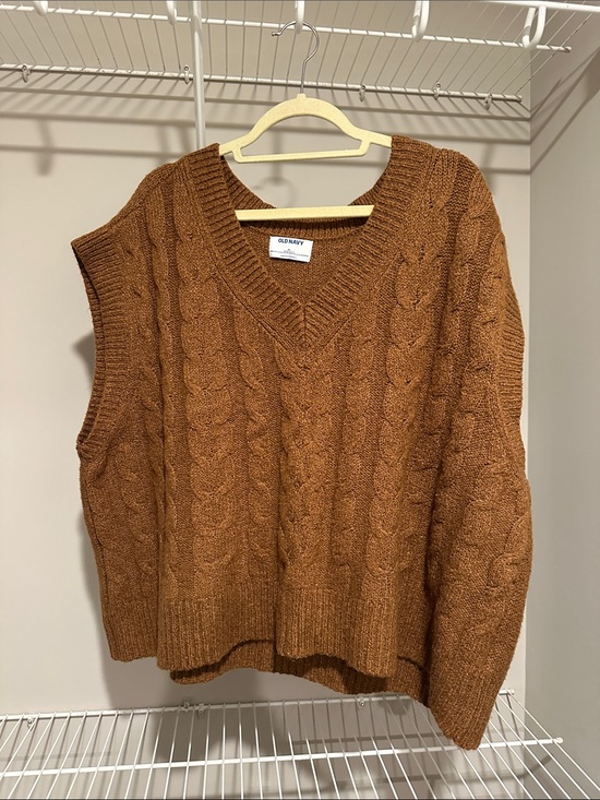 Old Navy Sweaters - Old Navy Women’s Cable Knit V-Neck Sweater Vest in Rust